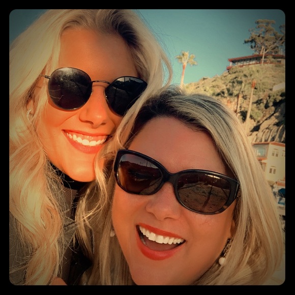 Meet your Posher, Debbie - Picture 1 of 3